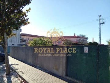 Terreno para Venda em Paços de Brandão