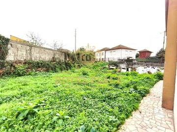 Moradia T3 para Venda em Santa Maria de Lamas