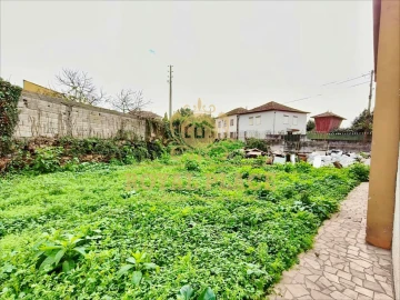 Moradia T3 para Venda em Santa Maria de Lamas