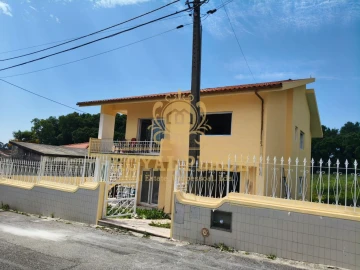 Moradia T3 para Venda em Santa Maria de Lamas