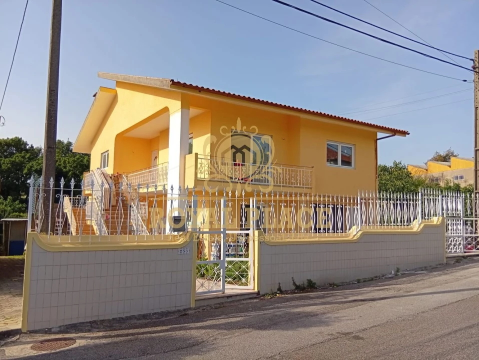 Moradia T3 para Venda em Santa Maria de Lamas Foto 2