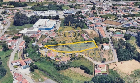Terreno para Venda em Paços de Brandão