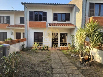 Moradia T3 para Venda em Santa Maria da Feira, Travanca, Sanfins e Espargo