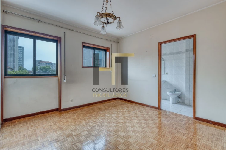Apartamento T4 para Venda em Cedofeita, Santo Ildefonso, Sé, Miragaia, São Nicolau e Vitória Foto 8