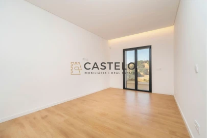 Moradia T3 para Venda em Loule (São Sebastião)