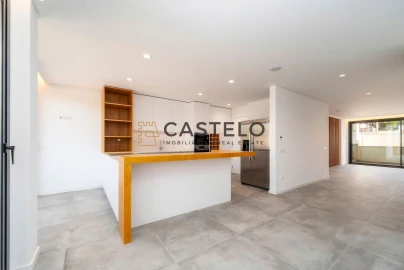 Moradia T3 para Venda em Loule (São Sebastião)