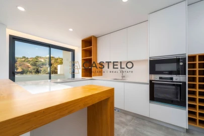 Moradia T3 para Venda em Loule (São Sebastião)