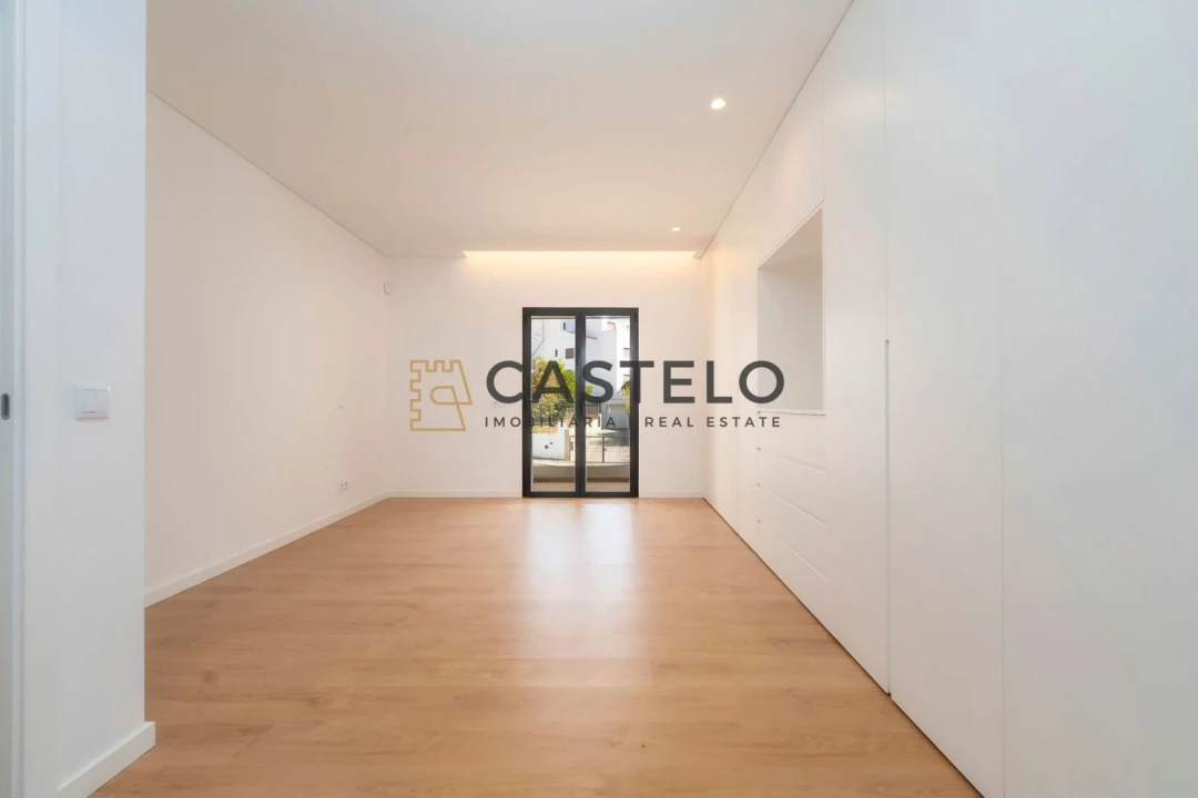 Moradia T3 para Venda em Loule (São Sebastião) Foto 30