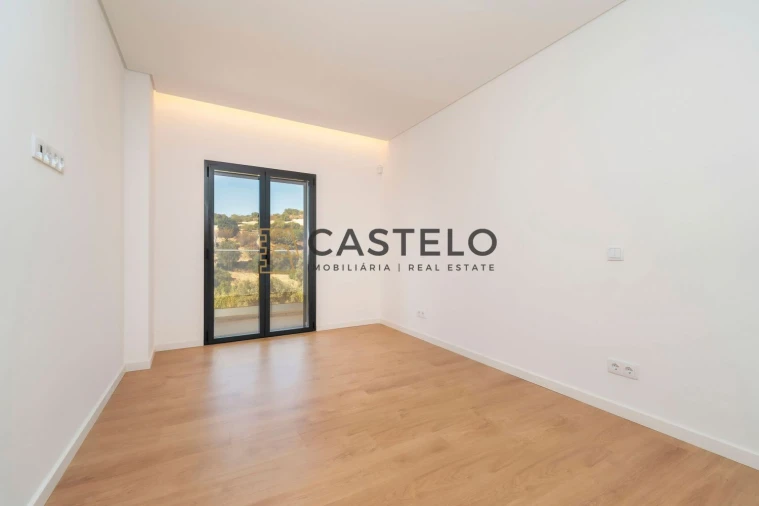 Moradia T3 para Venda em Loule (São Sebastião) Foto 25