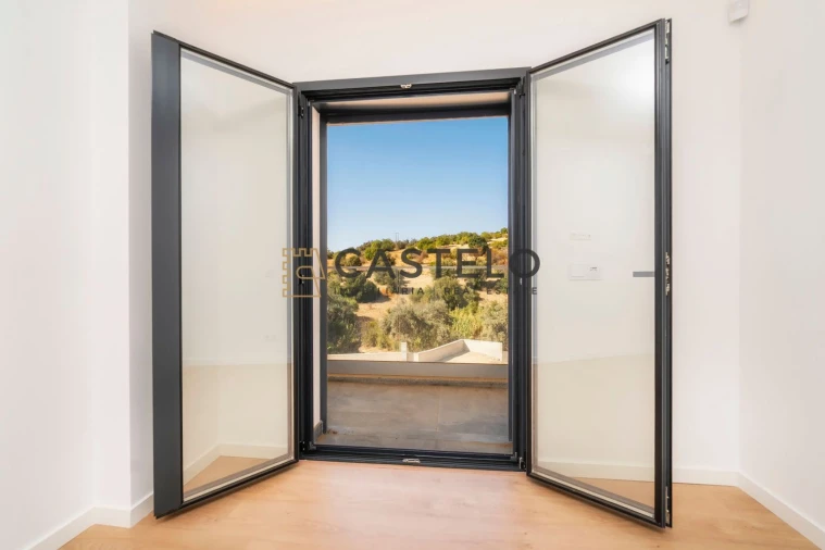 Moradia T3 para Venda em Loule (São Sebastião) Foto 2