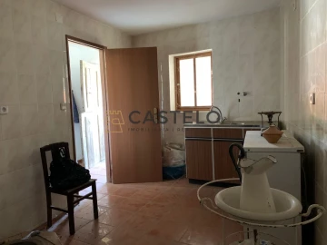 Moradia T3 para Venda em Almeida