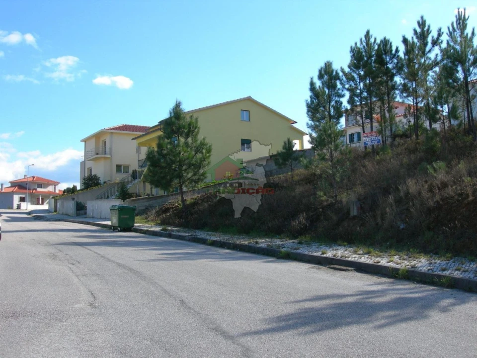 Terreno para Venda em Castanheira de Pêra e Coentral Foto 2