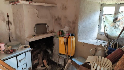 Moradia T2 para Venda em Portela do Fojo-Machio