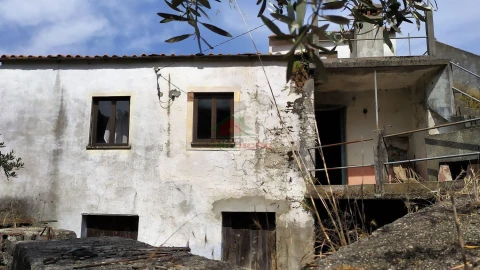 Moradia T2 para Venda em Portela do Fojo-Machio