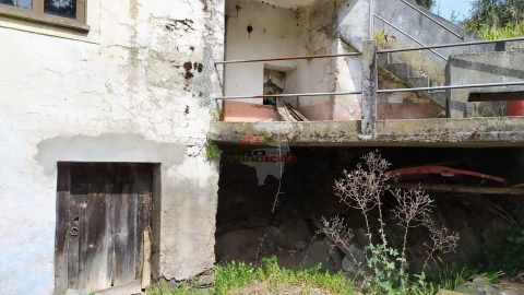 Moradia T2 para Venda em Portela do Fojo-Machio