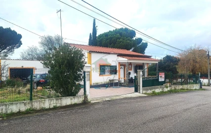 Moradia T3 para Venda em Casais e Alviobeira