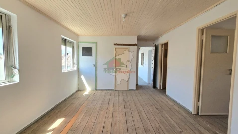 Moradia T3 para Venda em Cernache do Bonjardim, Nesperal e Palhais