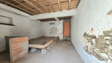 Moradia T3 para Venda em Cernache do Bonjardim, Nesperal e Palhais