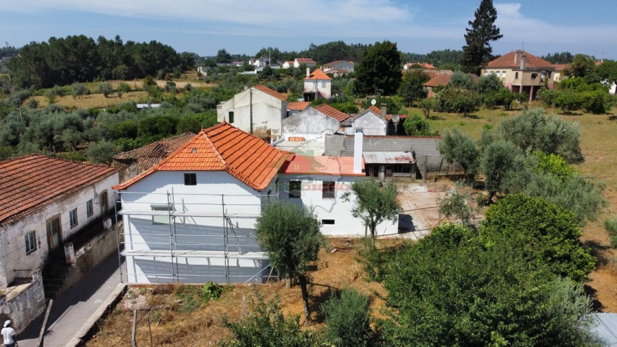 Moradia T3 para Venda em Cernache do Bonjardim, Nesperal e Palhais Foto 8