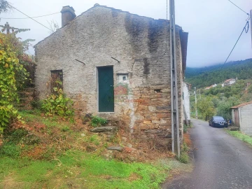 Moradia T2 para Venda em Sobreira Formosa e Alvito da Beira