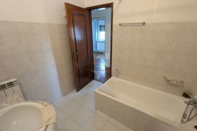 Moradia T3 para Venda em Cernache do Bonjardim, Nesperal e Palhais