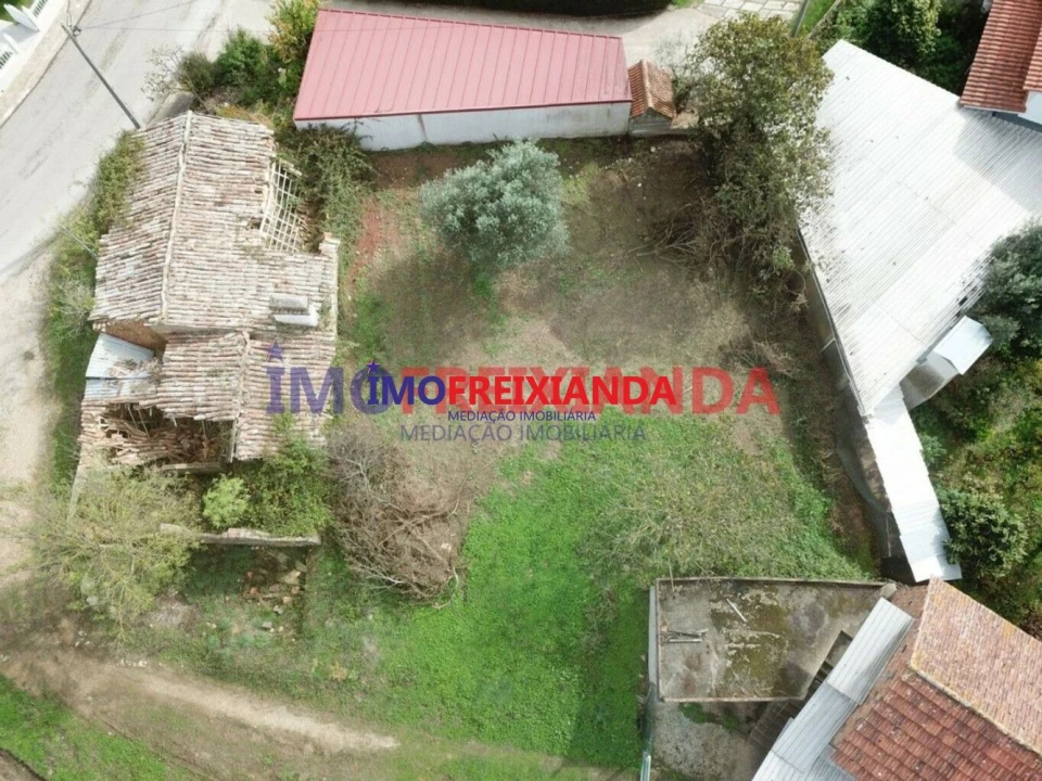 Moradia T2 para Venda em Freixianda, Ribeira do Fárrio e Formigais Foto 8