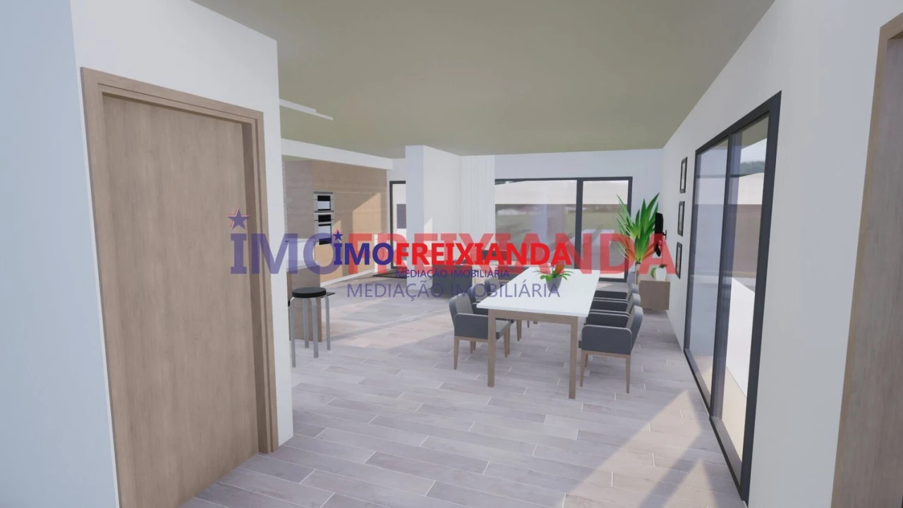 Moradia T4 para Venda em Caxarias Foto 2