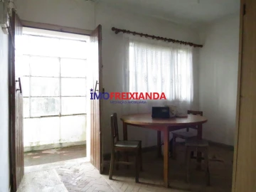 Moradia T2 para Venda em Rio de Couros e Casal dos Bernardos