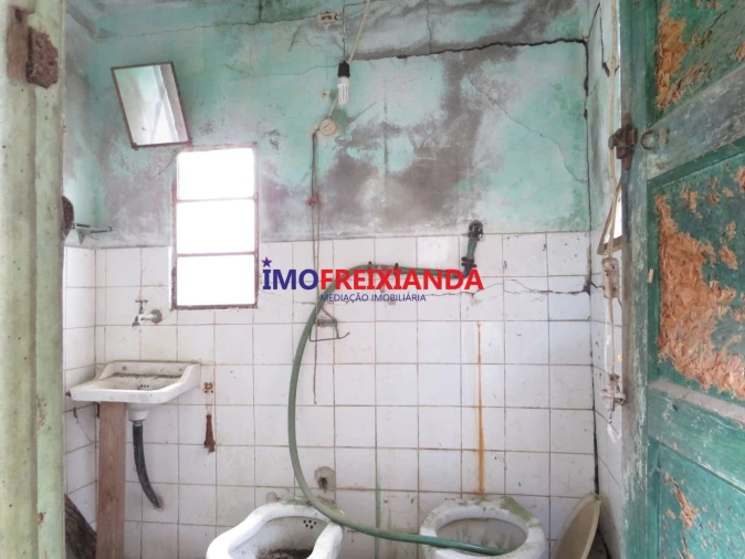 Moradia T2 para Venda em Rio de Couros e Casal dos Bernardos Foto 5