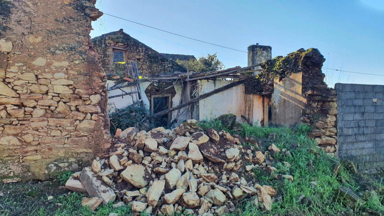 Moradia T0 para Venda em Areias e Pias Foto 6