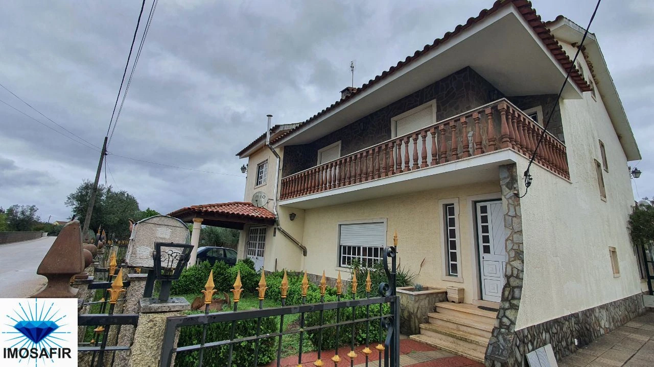 Moradia T6 para Venda em Madalena e Beselga Foto 1