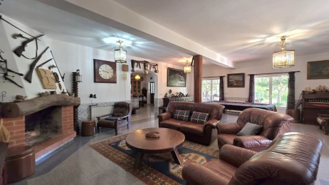 Moradia T7 para Venda em Serra e Junceira