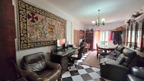 Moradia T7 para Venda em Serra e Junceira