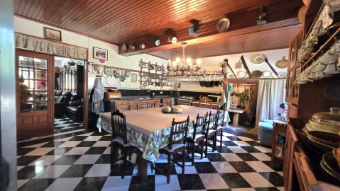 Moradia T7 para Venda em Serra e Junceira