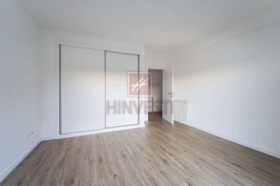 Moradia T4 para Venda em Monte Redondo e Carreira