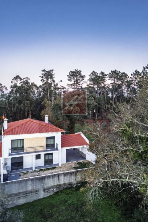 Moradia T4 para Venda em Monte Redondo e Carreira