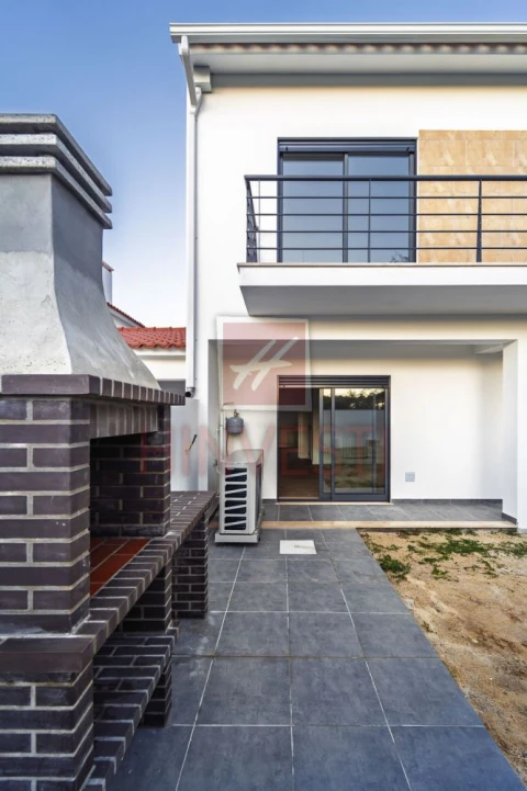 Moradia T4 para Venda em Monte Redondo e Carreira