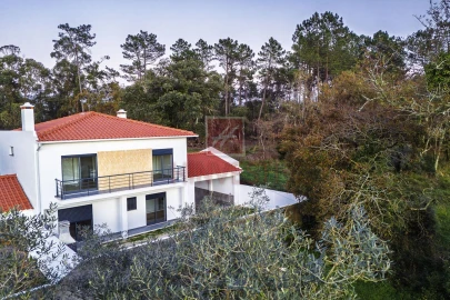 Moradia T4 para Venda em Monte Redondo e Carreira