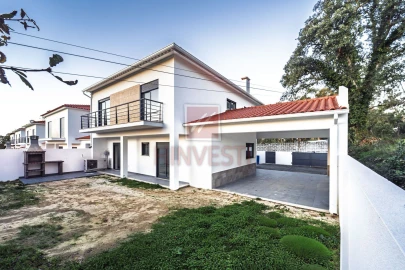 Moradia T4 para Venda em Monte Redondo e Carreira