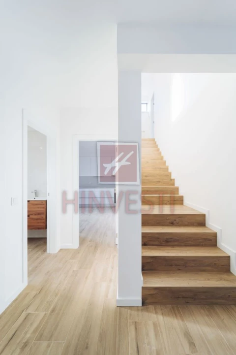 Moradia T4 para Venda em Monte Redondo e Carreira