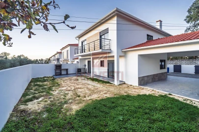 Moradia T4 para Venda em Monte Redondo e Carreira