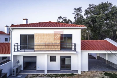 Moradia T4 para Venda em Monte Redondo e Carreira