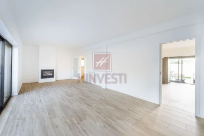 Moradia T4 para Venda em Monte Redondo e Carreira