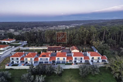 Moradia T4 para Venda em Monte Redondo e Carreira