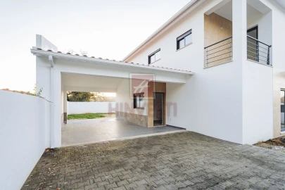 Moradia T4 para Venda em Monte Redondo e Carreira