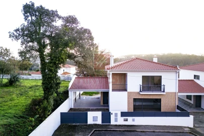 Moradia T4 para Venda em Monte Redondo e Carreira