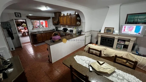 Moradia T4 para Venda em Brasfemes