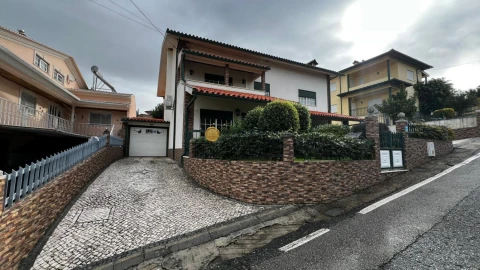 Moradia T4 para Venda em Brasfemes