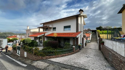 Moradia T4 para Venda em Brasfemes