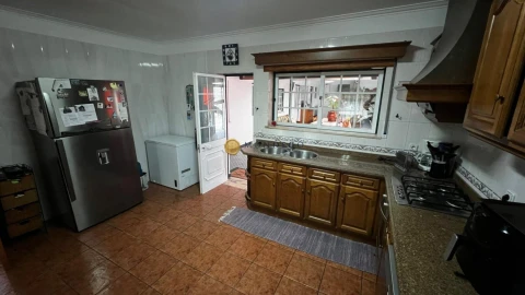 Moradia T4 para Venda em Brasfemes